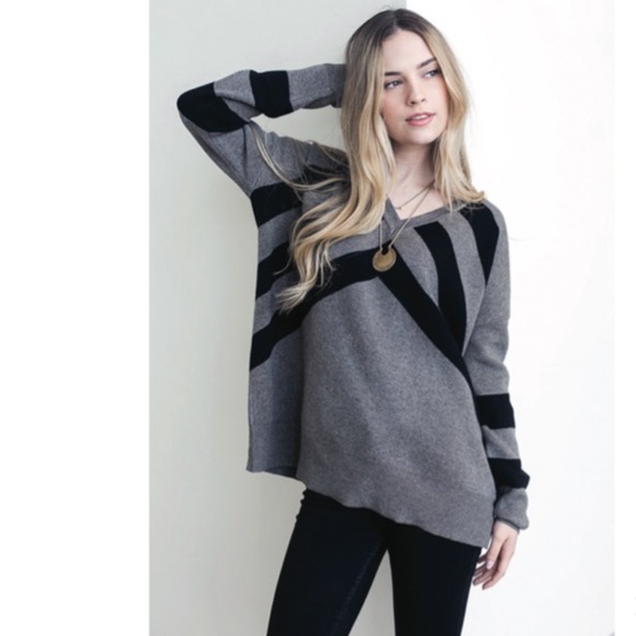 “Quinn” sweater - Picture 1 of 1